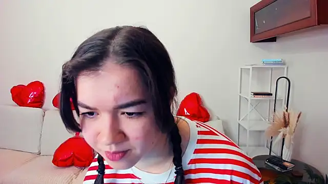 ShanaYock online show from April 18, 7:58 pm