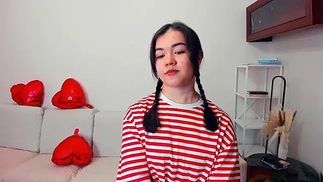 ShanaYock online show from April 18, 7:29 pm