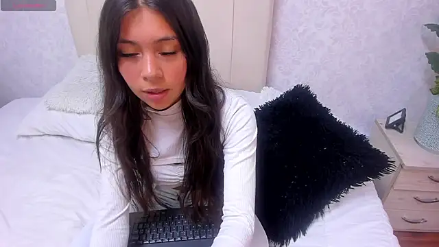 LiaRivers online show from April 17, 9:50 pm