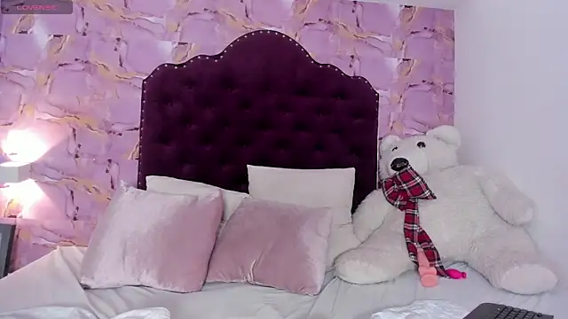 luna bloomm  online show from June 15, 5:40 am