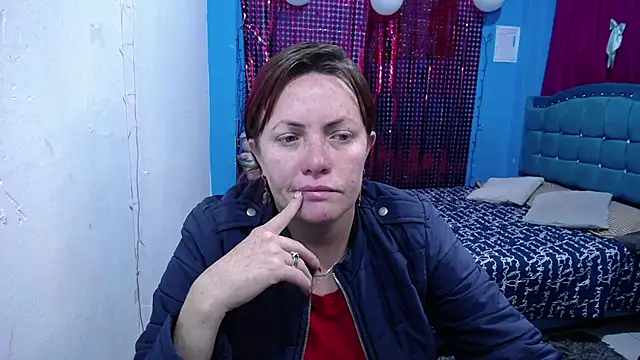 carolinhe26 online show from April 18, 1:46 pm