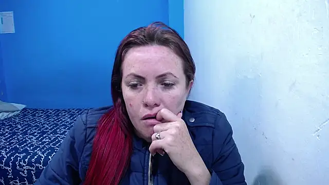 carolinhe26 online show from July 16, 9:41 pm