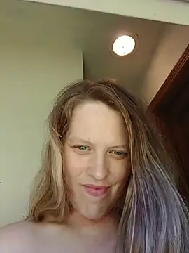 BOUNCYdddBRE online show from April 15, 5:02 pm