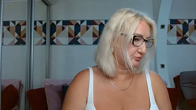 DianaFrances online show from June 28, 1:07 pm