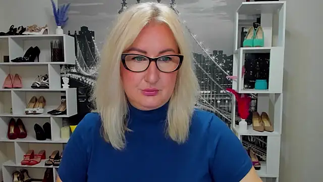 DianaFrances online show from May 1, 6:05 am