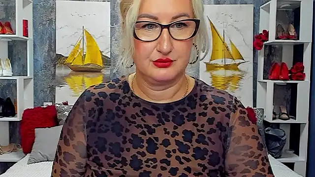 DianaFrances online show from April 25, 10:29 am