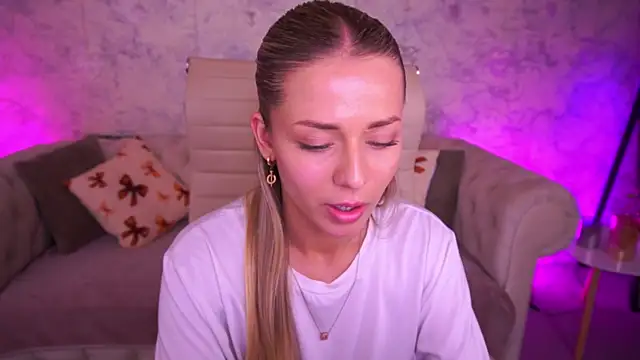 DoveLovee online show from May 11, 4:04 pm
