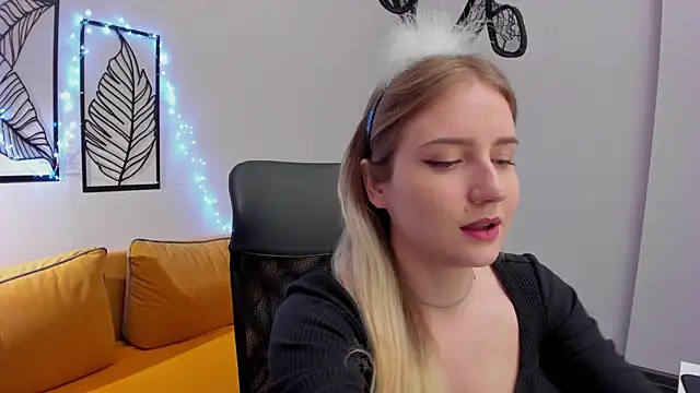 Liacandy  online show from April 18, 1:41 am