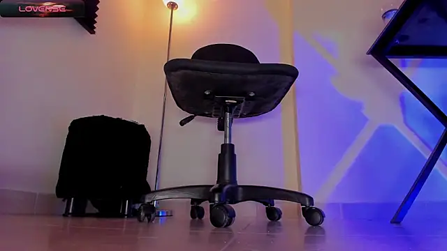 Pandora fosterr online show from April 17, 2:57 am