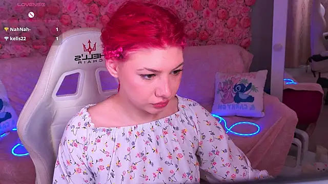 PinkyTrix online show from April 15, 1:11 pm