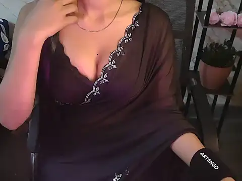 shreya    online show from April 17, 6:15 am