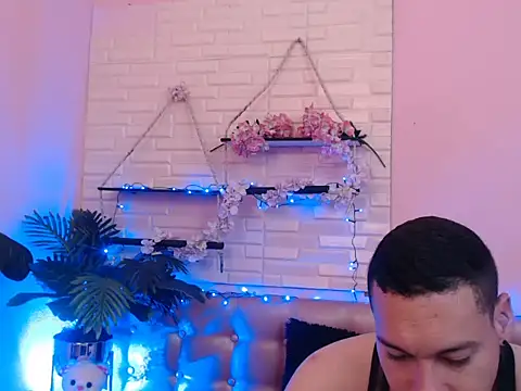 Aronandmoli69 online show from April 16, 11:54 am