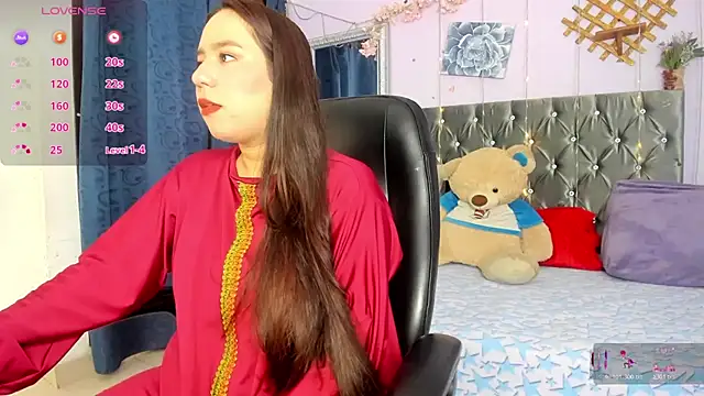 AlanaSaadi  online show from April 18, 12:40 pm