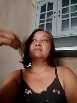 jeanyummytits online show from May 28, 7:28 am