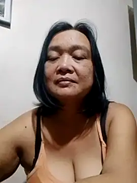 jeanyummytits online show from June 30, 1:10 pm