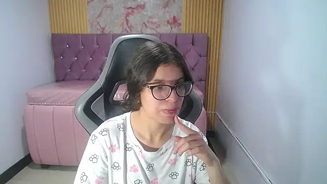 Kailee ch online show from April 16, 1:44 pm