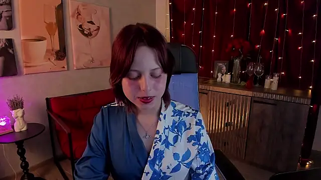 VivienneHebert online show from May 11, 12:51 pm