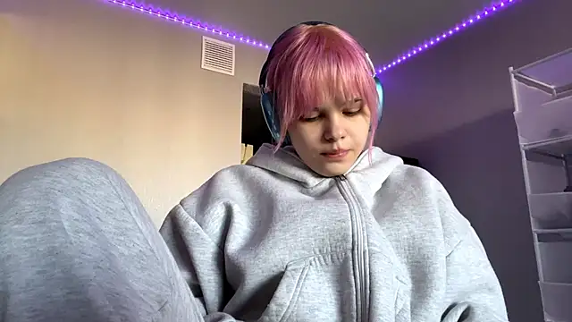 Iam Eshly online show from April 29, 11:13 am