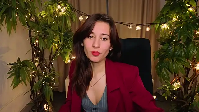 SuzanneJackson online show from April 18, 7:58 pm