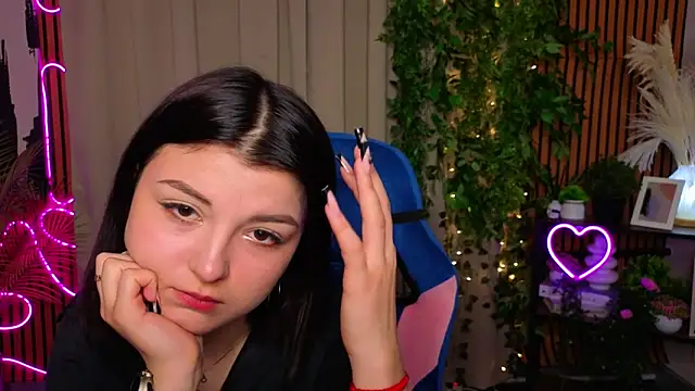 RuthRobinson online show from April 18, 1:57 pm