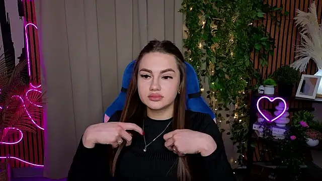 NicolePerkins online show from April 13, 5:25 pm