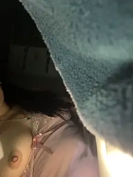 daisy-yeu online show from April 16, 9:39 pm