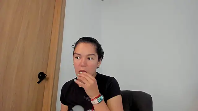 MiaRouseex online show from June 2, 5:25 pm