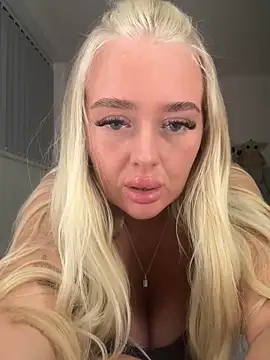 Vanillaheavennn online show from April 17, 10:01 pm