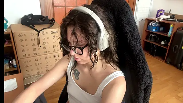 PillowPeachX online show from June 3, 6:36 am