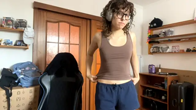 PillowPeachX online show from May 8, 11:57 am
