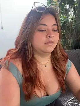 ZoeBennett Pink online show from April 16, 8:41 pm