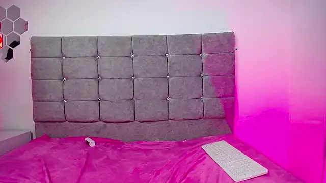 mia volkov online show from April 15, 7:58 pm