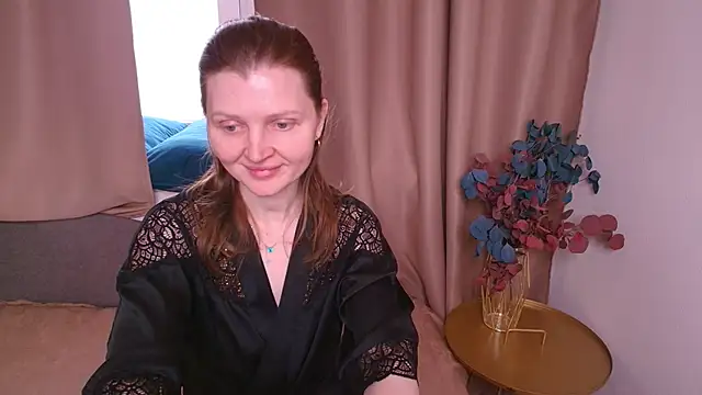 Liza  Evans online show from April 25, 2:14 am