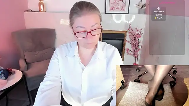 Alexandra Kind online show from July 17, 8:45 pm