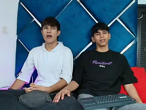 EdwinBoys online show from April 30, 1:38 pm