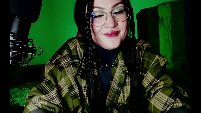 dark honeyyy  online show from April 26, 5:10 pm