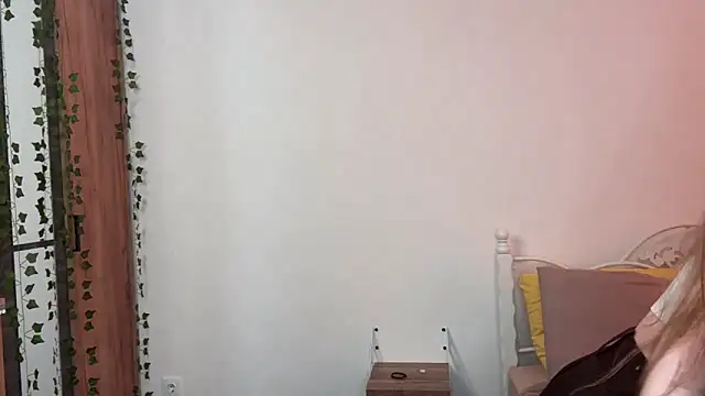 Catrinee online show from June 10, 5:11 pm