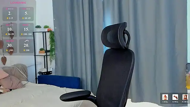 Glitch Doll online show from July 7, 7:23 am