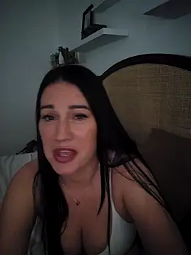 Snapshot of ashleyleeXX chatting on April 27, 10:56 am ashleyleeXX online show from April 27, 10:56 am