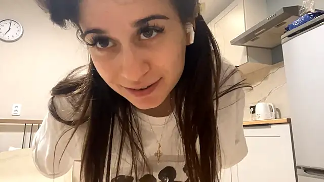 honeydroop online show from April 18, 5:59 pm