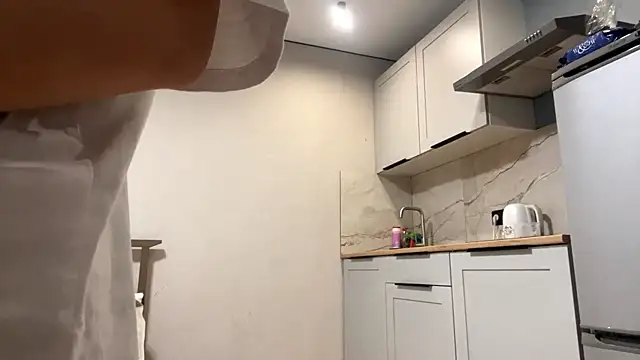 honeydroop online show from April 18, 7:07 pm