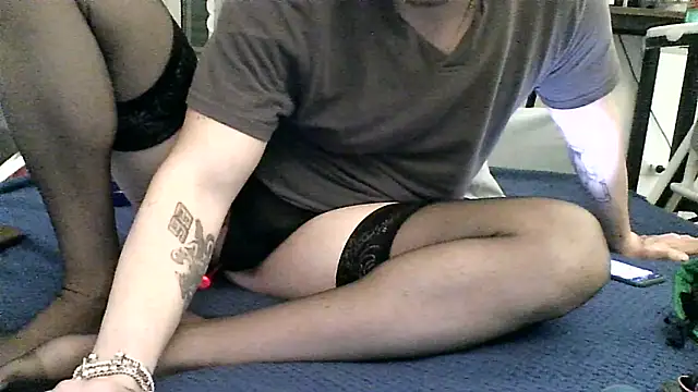 V4L389 online show from April 18, 9:58 pm