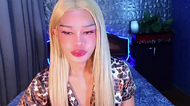 WhisperMyName Aubrey online show from June 10, 3:33 pm