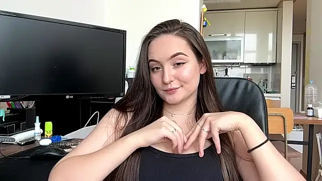 Emilly Cart online show from June 2, 4:57 am