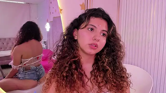 alexa cutte  online show from May 11, 1:02 pm