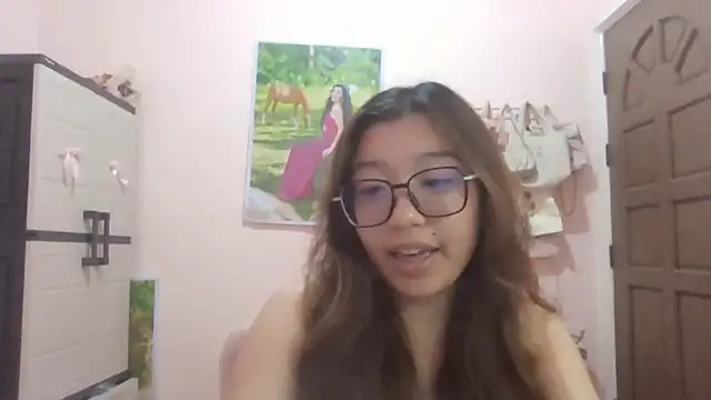 ShakiaChesbro online show from April 26, 10:13 am