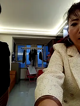 lucy-698 online show from April 20, 11:13 am