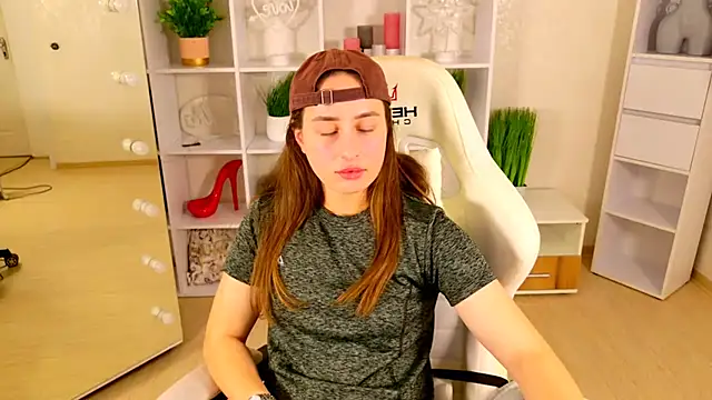NadinnL online show from May 7, 6:28 am