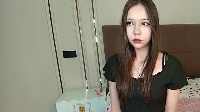 leyaloveu online show from April 22, 7:44 pm