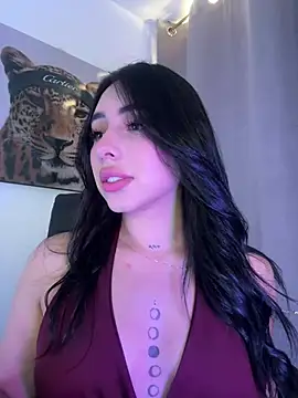 IsabellaNoir  online show from May 5, 9:07 pm